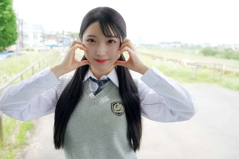 宮西ひかる、AIが描く青春の輝き！制服美少女のハイビジョン映像 宮西ひかる