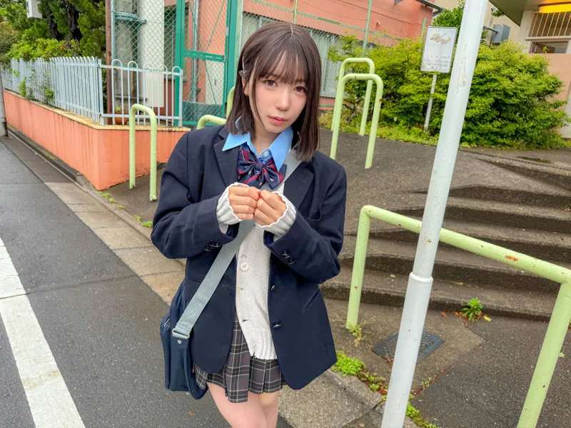 日向由奈、制服姿で魅せる！美乳＆喉奥責めのハイビジョン映像 日向由奈