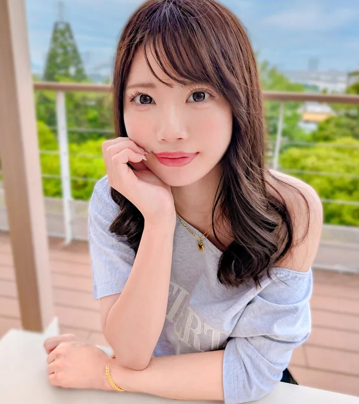 椎名ななみ、4Kで捉えたスレンダーボディと愛のひととき 椎名ななみ