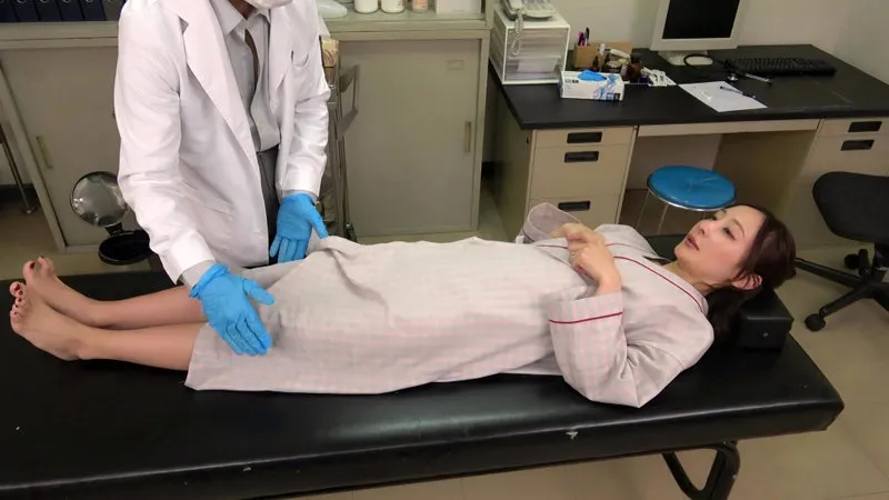 足立友梨の足が誘う…最奥愛充填の羞恥プレイ！ 足立友梨