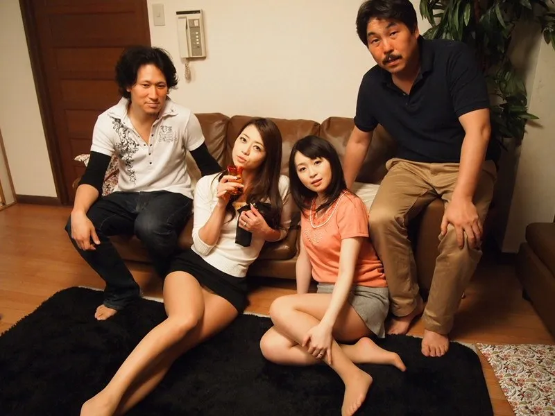 【羽月希 北条麻妃】社宅妻スワップ！羽月希＆北条麻妃が演じる、既婚女性たちの蜜月と背徳の物語 羽月希,北条麻妃