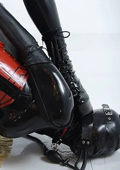 【Fetish Servant Studio】エナメル女王様とラバードール Vol.2 【FSS-L04B】