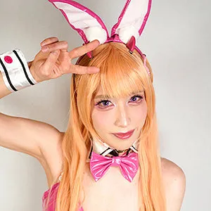 ニューハーフ女優バイーさん、愛しのバックで魅せるハイビジョンコスプレ