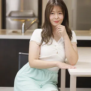 栗山さつき、禁断の愛に溺れる。秘密の共有と危険な三角関係！ 栗山さつき