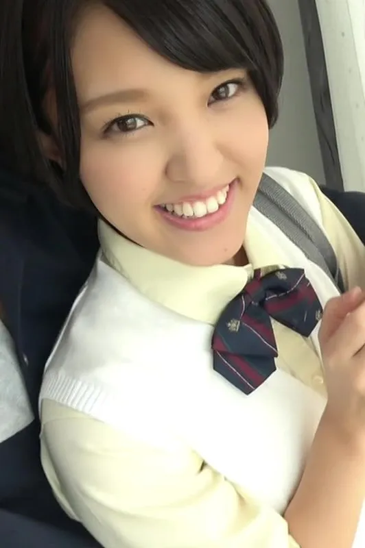 ショートカット美少女のプライベート、外でも中でもドキドキの瞬間