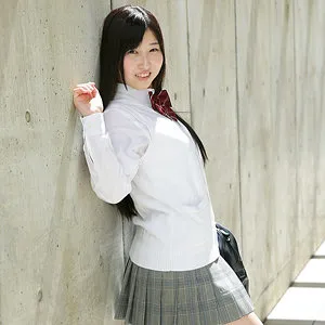 雪白いずみと3人の愛！制服姿で挑む、奥深く激しい愛の夜 雪白いずみ