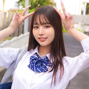 新井リマ、制服美少女が魅せる4Kハイビジョン！豊満な果実と最奥愛の充填 新井リマ