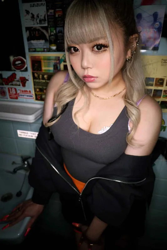 丸山れおな、3Pで解放！ 魔法の奥で味わう、至福の愛と果実 丸山れおな