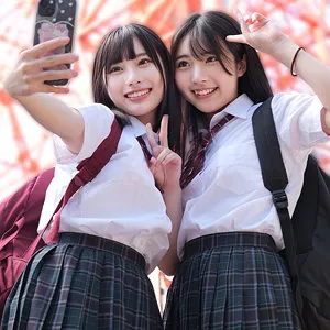 皆月ひかる！制服美少女が魅せる、4Kハイビジョン最奥愛のパンチラ映像 皆月ひかる