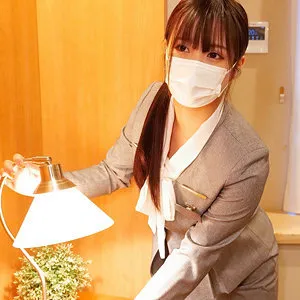 南條彩と過ごす、恥じらいと刺激の4K夜…3人目の訪問者は？ 南條彩