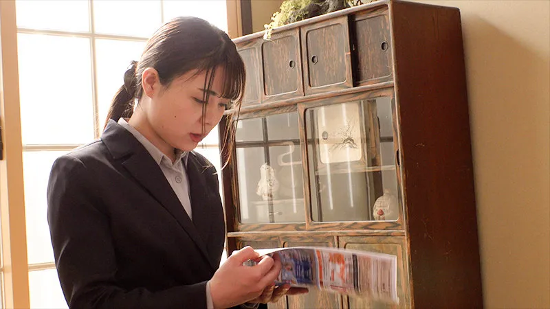 生田優梨のオフィスラブ！4Kハイビジョンで見る、パンストタイツ姿の最奥愛 生田優梨