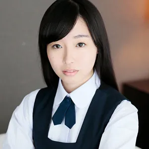 伊藤菜々、黒髪が際立つ制服姿…愛撫シーンはハイビジョンで！ 伊藤菜々