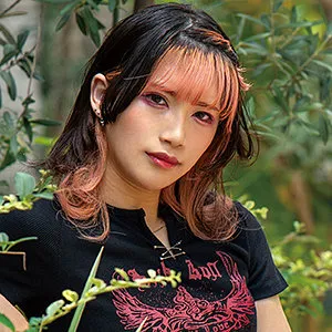 鞠るり、極上の口内とバックで魅せる！ハイビジョン美ボディ 鞠るり