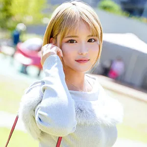 月妃さら、4Kで捉えたプライベート感！豊満な果実と女教師の魅力 月妃さら