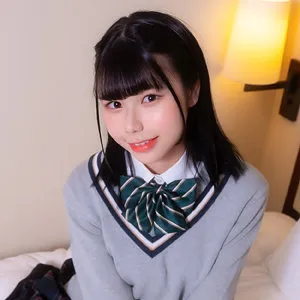 月美りょう、制服美少女の最奥愛が4Kで解放！お揃い衣装も必見 月美りょう