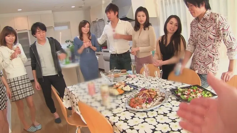 40歳主婦の背徳三角関係！昼間の禁断の愛と、ハイビジョンで描かれる奔放な大人の女性の記録