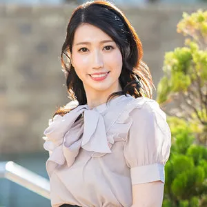 望月瞳の禁断の果実！4Kで味わう、許されぬ愛の最奥充填 望月瞳