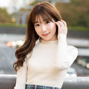 小春まり、秘密の共有…禁断の愛に溺れるスレンダーボディ 小春まり