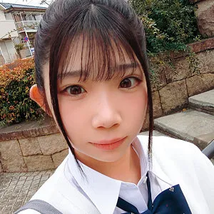漆なな、制服ミニ系美少女が挑む！最奥愛の充填と放聖水アクシデント 漆なな