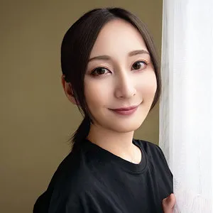 足立友梨、艶やかな浴衣姿で魅せる！スレンダーボディに秘めたる可憐な魅力 足立友梨