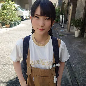 伊織ひなの、最奥まで愛でる。ツルツル美少女の慎ましい果実。 伊織ひなの