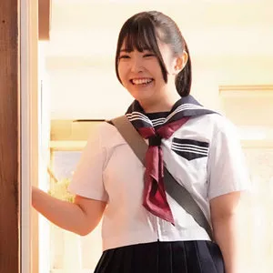 月本海咲、ミニ系セーラー服で魅せる最奥愛。ツルツル美肌にドキドキ！ 月本海咲