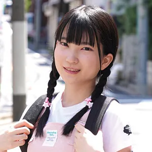 伊織ひなの、最奥まで愛を充填！ツルツル美少女の慎ましい果実 伊織ひなの