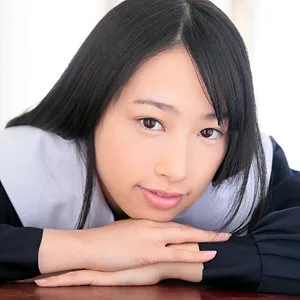 雲乃亜美、黒髪美少女が魅せるハイビジョン愛撫！セーラー服姿も 雲乃亜美