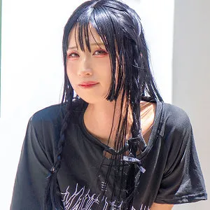 上原透花、デビュー作で新たな魅力開花！ハイビジョン＆特典画像も 上原透花