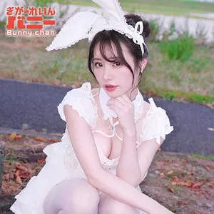 望月りんねのプライベート撮影！4Kで見る、最奥愛の激しい愛撫と潮吹き 望月りんね