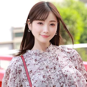 本田ももと体験する、スレンダー美女との禁断の愛と秘密 本田もも