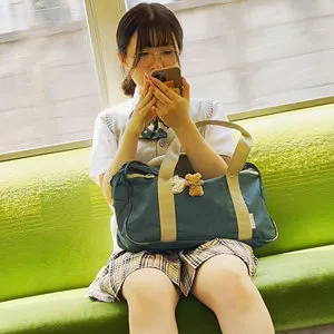 家入ゆり、制服姿で魅せる愛の奉仕！ハイビジョン画像＆特典も 家入ゆり