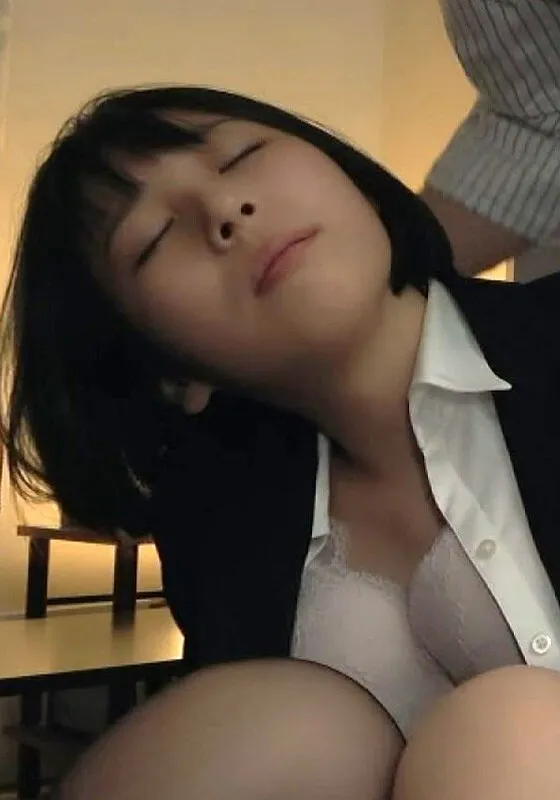 セクハラ動画に注意！一般女性が体験した悲劇…美乳OLを狙う老害の危険な行為とは？