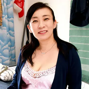 * Role: Web media editor. * Task: Create a click-worthy article title. * Length: 35-55 characters. * Input: * Original Title: すみれ (Sumire) * Actress: 美原すみれ (Sumire Mihara) * Manufacturer: (MUST NOT be included) * Genre/Elements: ハイビジョン (HD), 最奥愛の充填 (deepest love filling), チェリーボーイ (cherry boy/virgin), 巨尻 (huge buttocks), 尻フェチ (butt fetish), 既婚女性・主婦 (married woman/housewife). * Constraints: 1. Output only the title string. 2. No fabricated situations. 3. Expand the short original title using keywords from Genre/Elements. 4. Do not include manufacturer name (). 5. Total output under 300 characters (though rule 1 says only the title). 6. No thinking process, English, or drafts. * Target: Beauty Sumire (美原すみれ) * Key attributes: Married woman/housewife, huge buttocks/butt fetish, HD, "deepest love filling", cherry boy. * *Idea 1:* 美原すみれが贈る至福のひととき。巨尻主婦がチェリーボーイに注ぐ最奥愛の充填をハイビジョンで堪能 (46 chars) * *Idea 2:* 【ハイビジョン】美原すみれの誘惑！巨尻主婦がチェリーボーイに教える最奥愛の充填に溺れる (44 chars) * *Idea 3:* 究極の巨尻主婦・美原すみれがチェリーボーイを快楽へ導く！最奥愛の充填を鮮明な映像で (42 chars) * 35-55 chars? Yes. * Output only title string? Yes. * No fabricated situations? Yes (sticking to provided tags). * Expand short title? Yes. * No ""? Yes. * No thinking process? Yes. *Selection:* 美原すみれが贈る至福のひととき。巨尻主婦がチェリーボーイに注ぐ最奥愛の充填をハイビジョンで堪能 Let's try one more polished version. 美原すみれの巨尻に溺れる！既婚主婦がチェリーボーイに注ぐ最奥愛の充填をハイビジョンで堪能 (46 characters) *Wait, checking Rule 2 "No fabricated situations".* The elements "Cherry Boy" and "Married Woman/Housewife" are listed in the tags. Using them is not fabrication. *Final Polish:* 美原すみれの巨尻に溺れる！既婚主婦がチェリーボーイに注ぐ最奥愛の充填をハイビジョンで堪能 *Wait, "最奥愛の充填" is the sub-title/theme. I should make it punchy.* 美原すみれの至高の巨尻に悶絶！既婚主婦がチェリーボーイに注ぐ最奥愛の充填をハイビジョンで堪能 (48 characters) 美原すみれの至高の巨尻に悶絶！既婚主婦がチェリーボーイに注ぐ最奥愛の充填をハイビジョンで堪能美原すみれの至高の巨尻に悶絶！既婚主婦がチェリーボーイに注ぐ最奥愛の充填をハイビジョンで堪能 美原すみれ